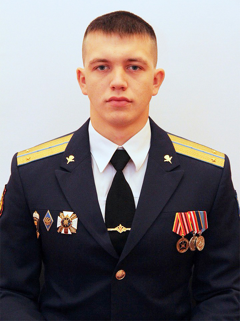 Старший лейтенант россии. Парадная форма ВКС старший лейтенант.